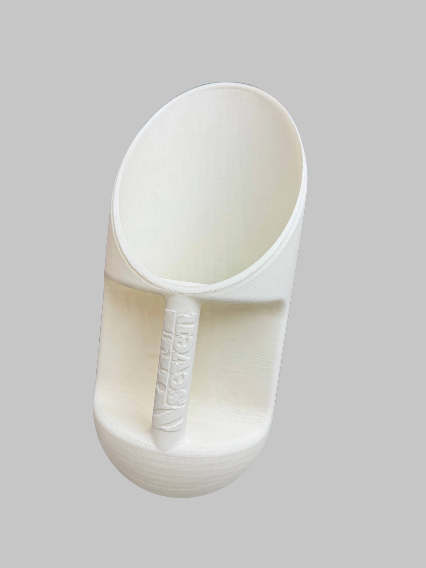 Feed scoops with N7 logo